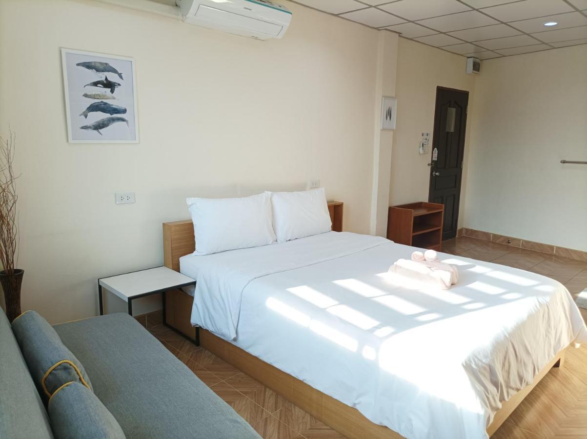 Double D Rooms & Cafe Bangkok Ngoại thất bức ảnh