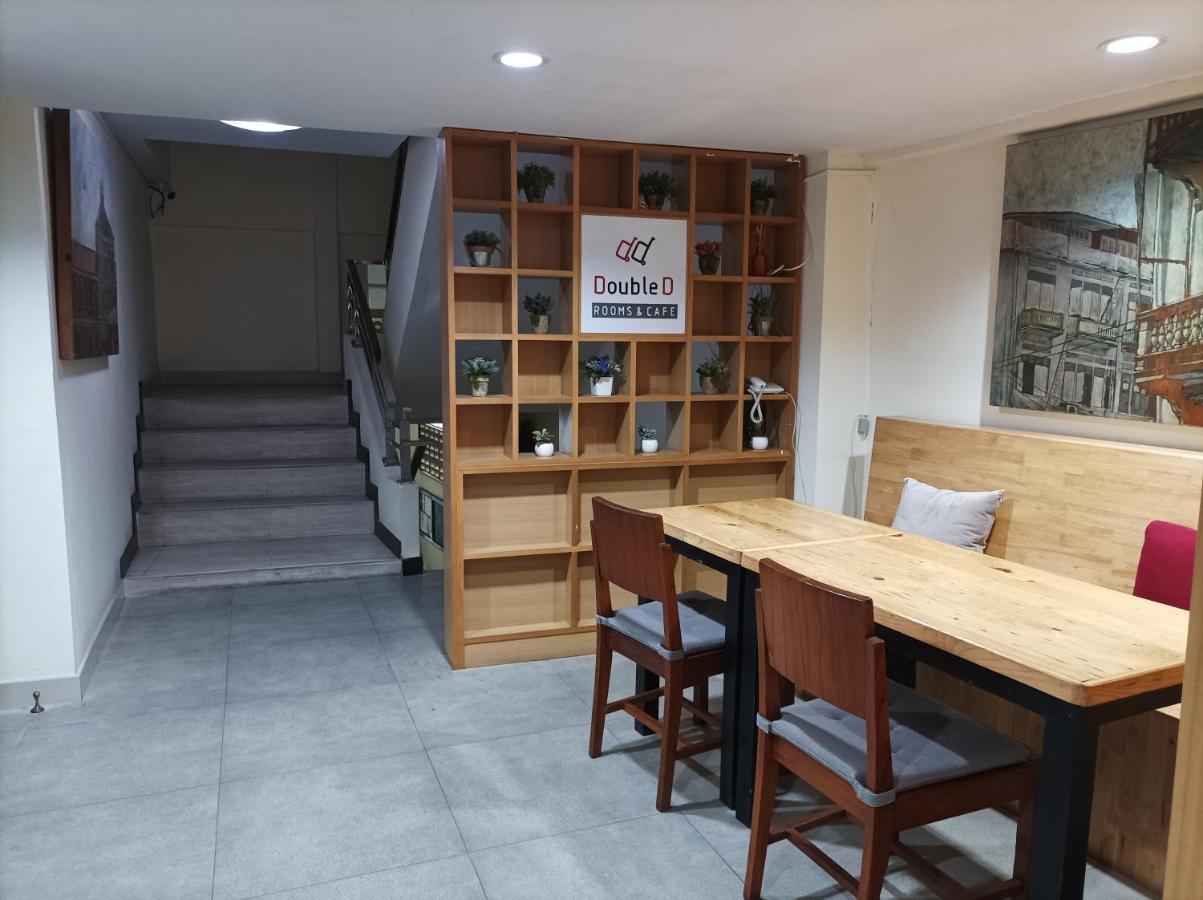 Double D Rooms & Cafe Bangkok Ngoại thất bức ảnh