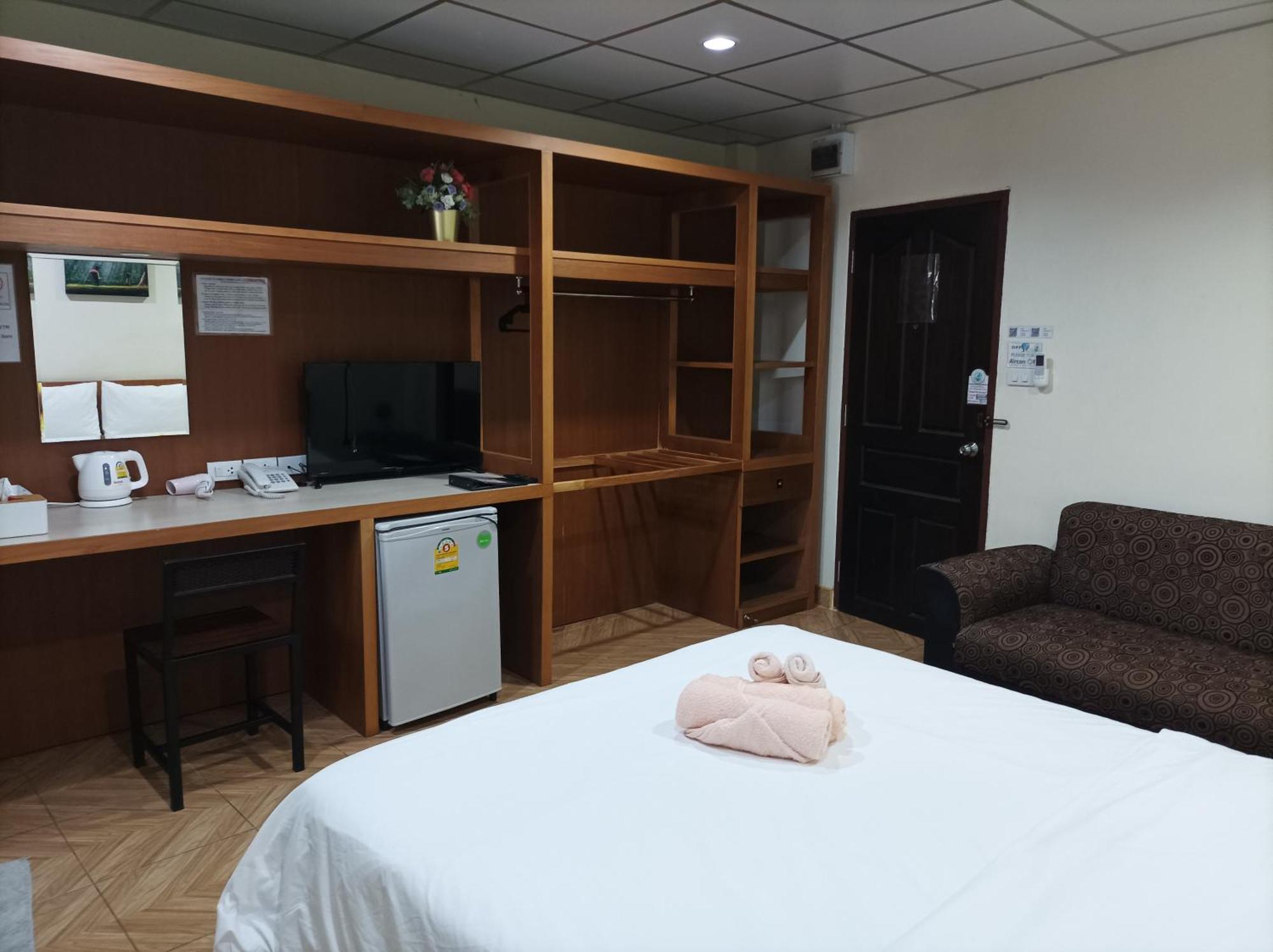 Double D Rooms & Cafe Bangkok Ngoại thất bức ảnh