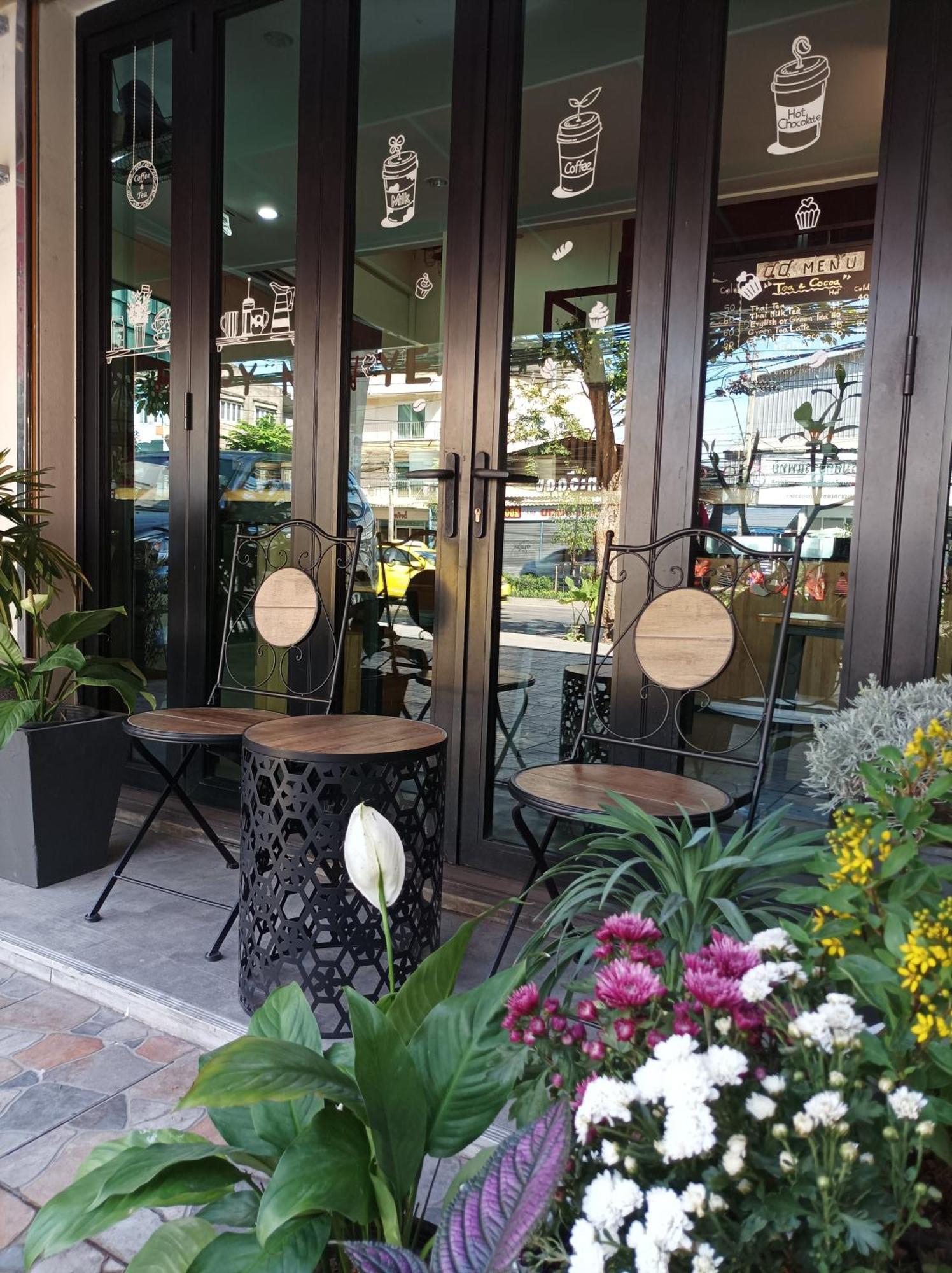 Double D Rooms & Cafe Bangkok Ngoại thất bức ảnh