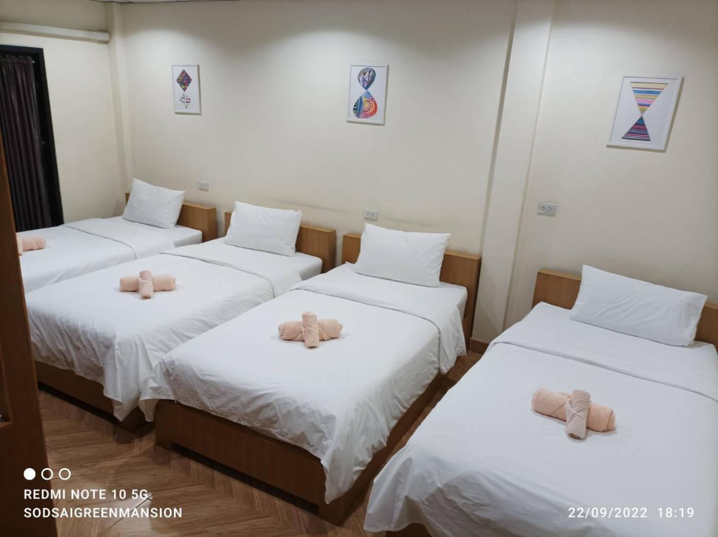 Double D Rooms & Cafe Bangkok Ngoại thất bức ảnh