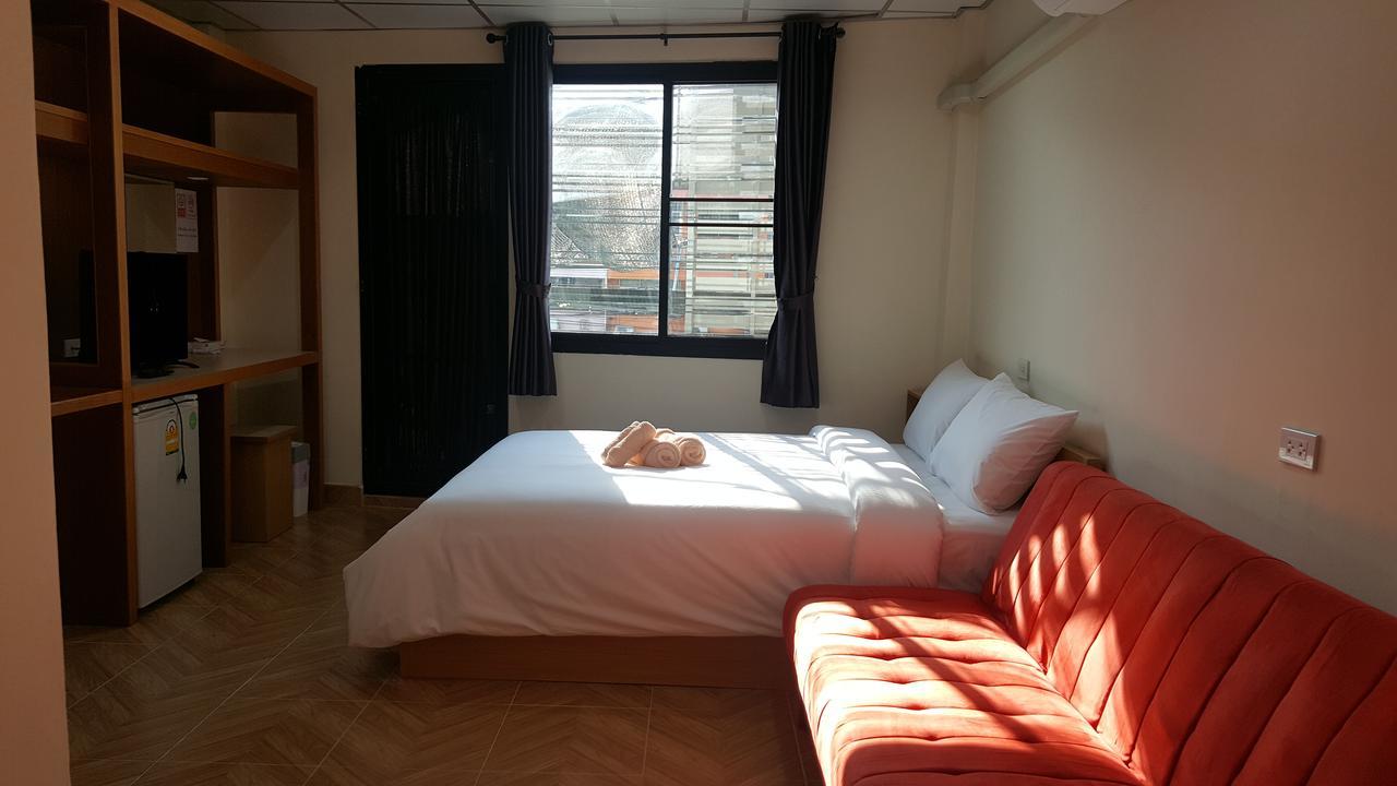 Double D Rooms & Cafe Bangkok Ngoại thất bức ảnh